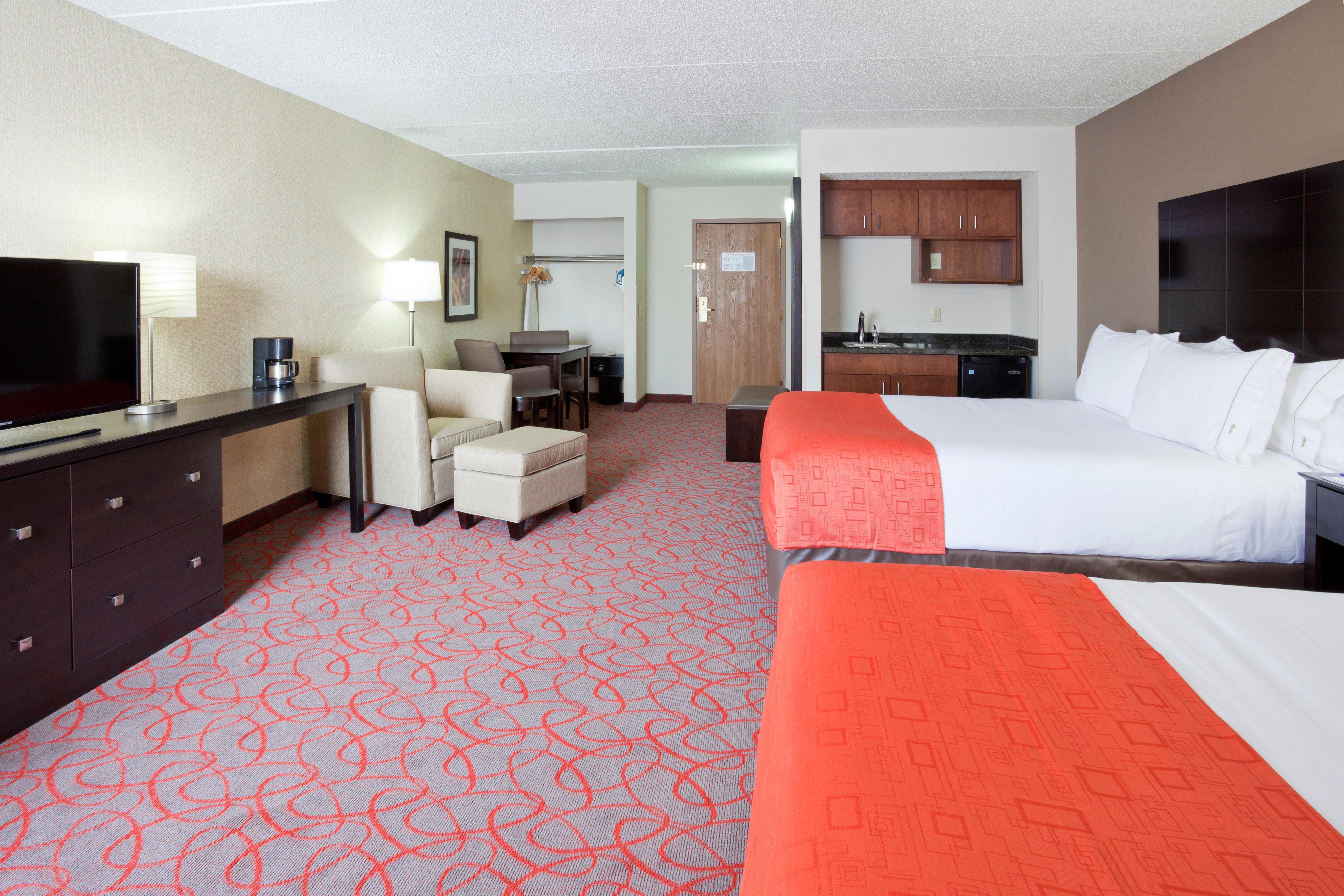 Holiday Inn Express & Suites Bloomington West By Ihg Exterior photo