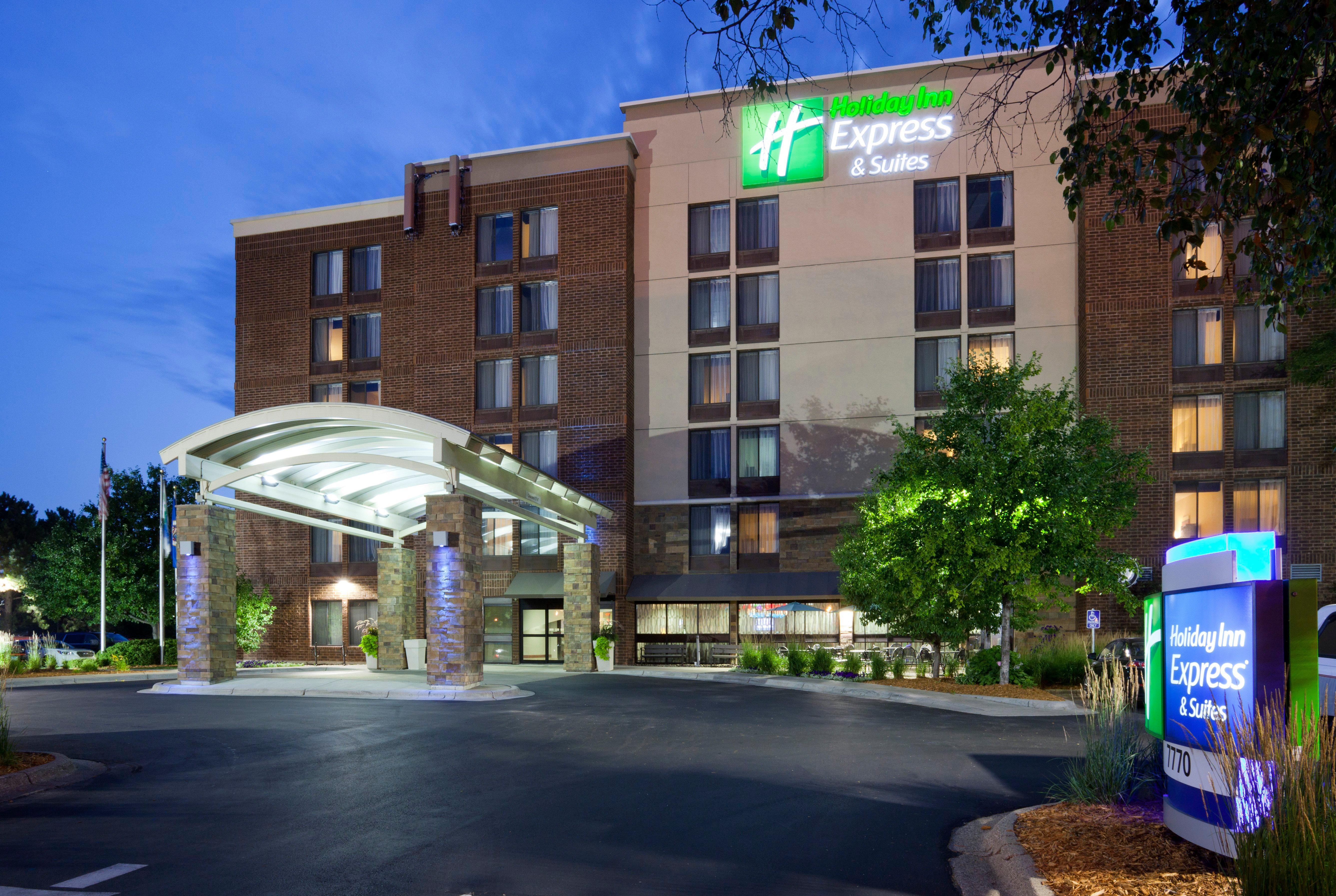 Holiday Inn Express & Suites Bloomington West By Ihg Exterior photo