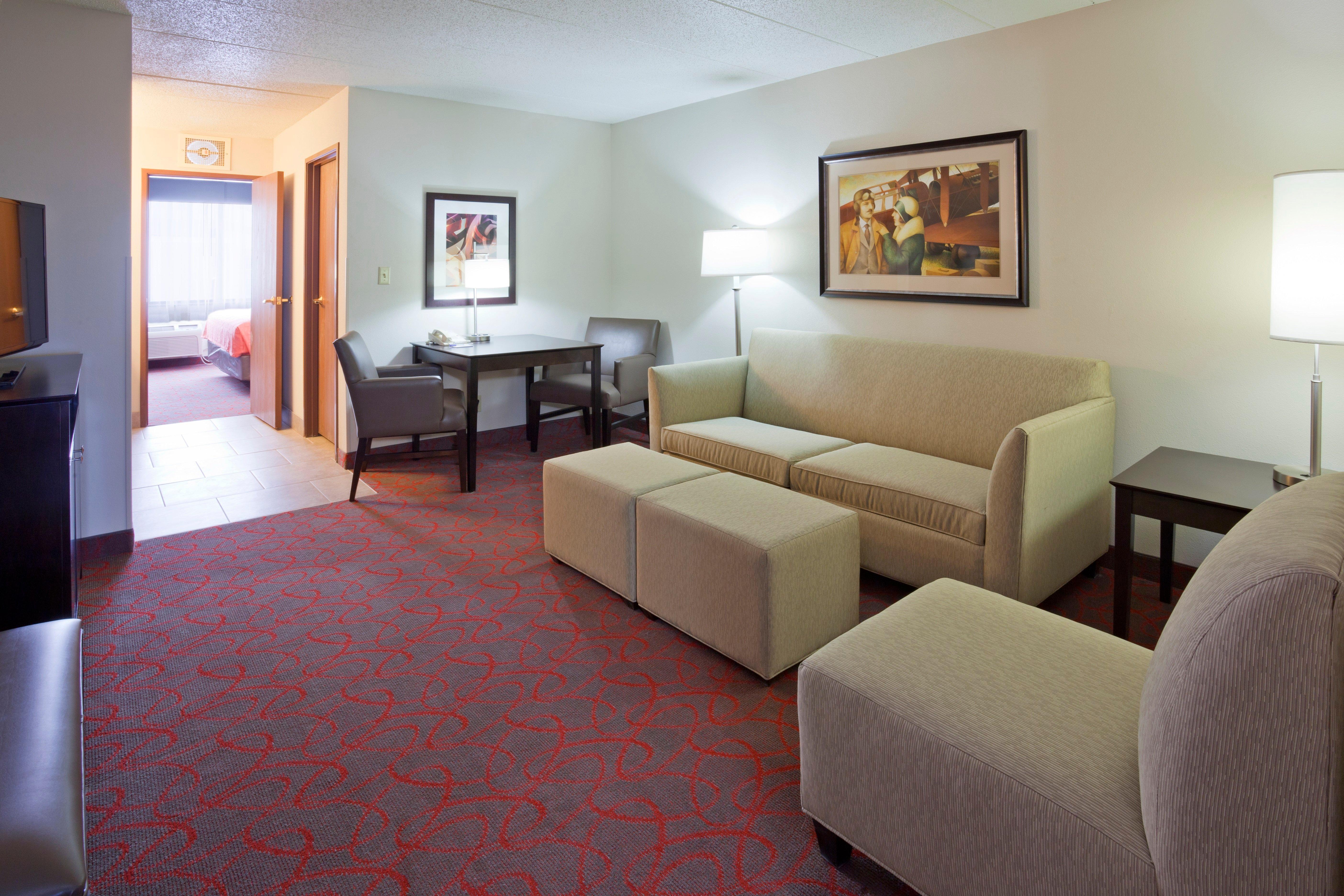 Holiday Inn Express & Suites Bloomington West By Ihg Exterior photo