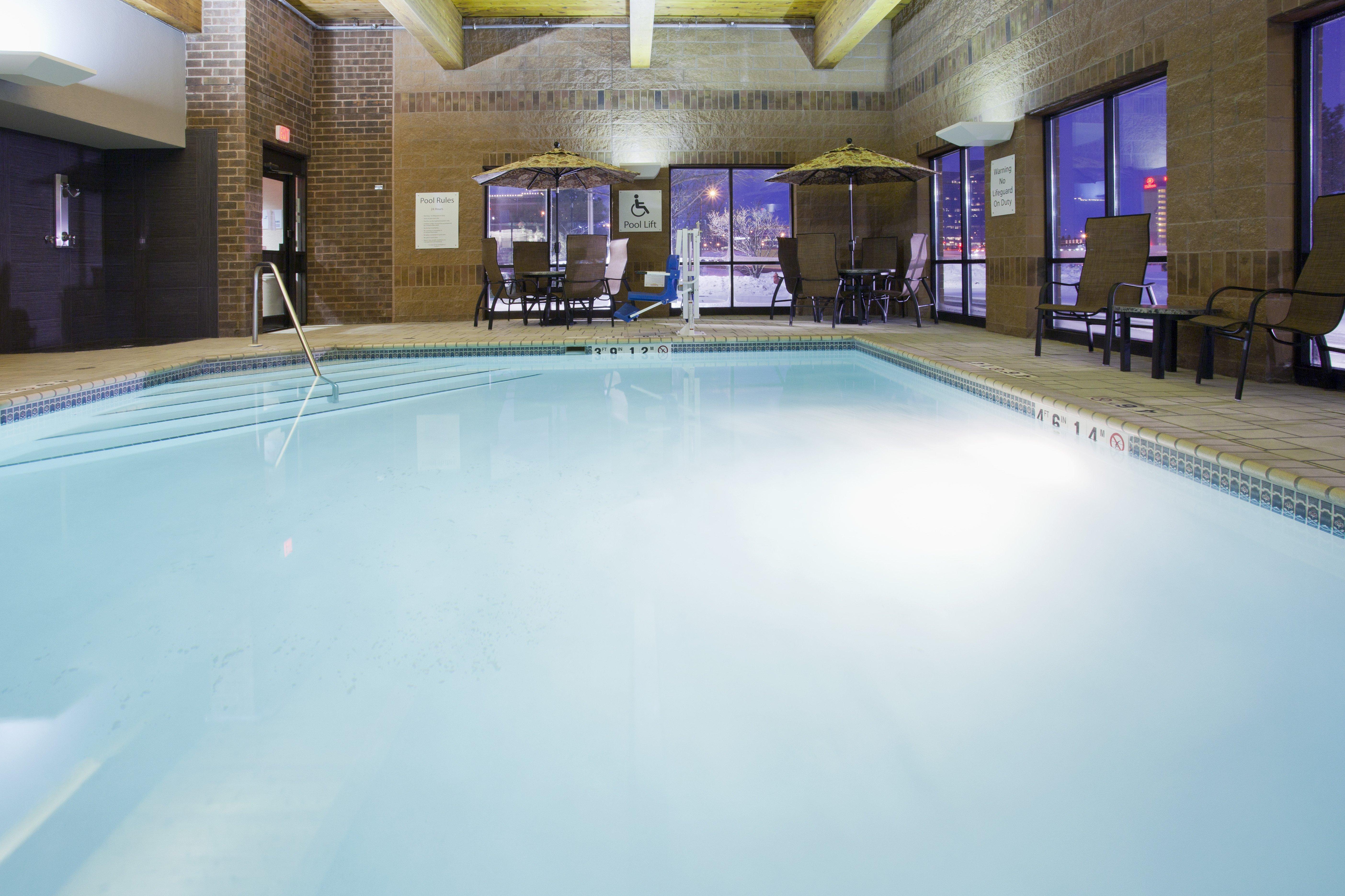 Holiday Inn Express & Suites Bloomington West By Ihg Exterior photo
