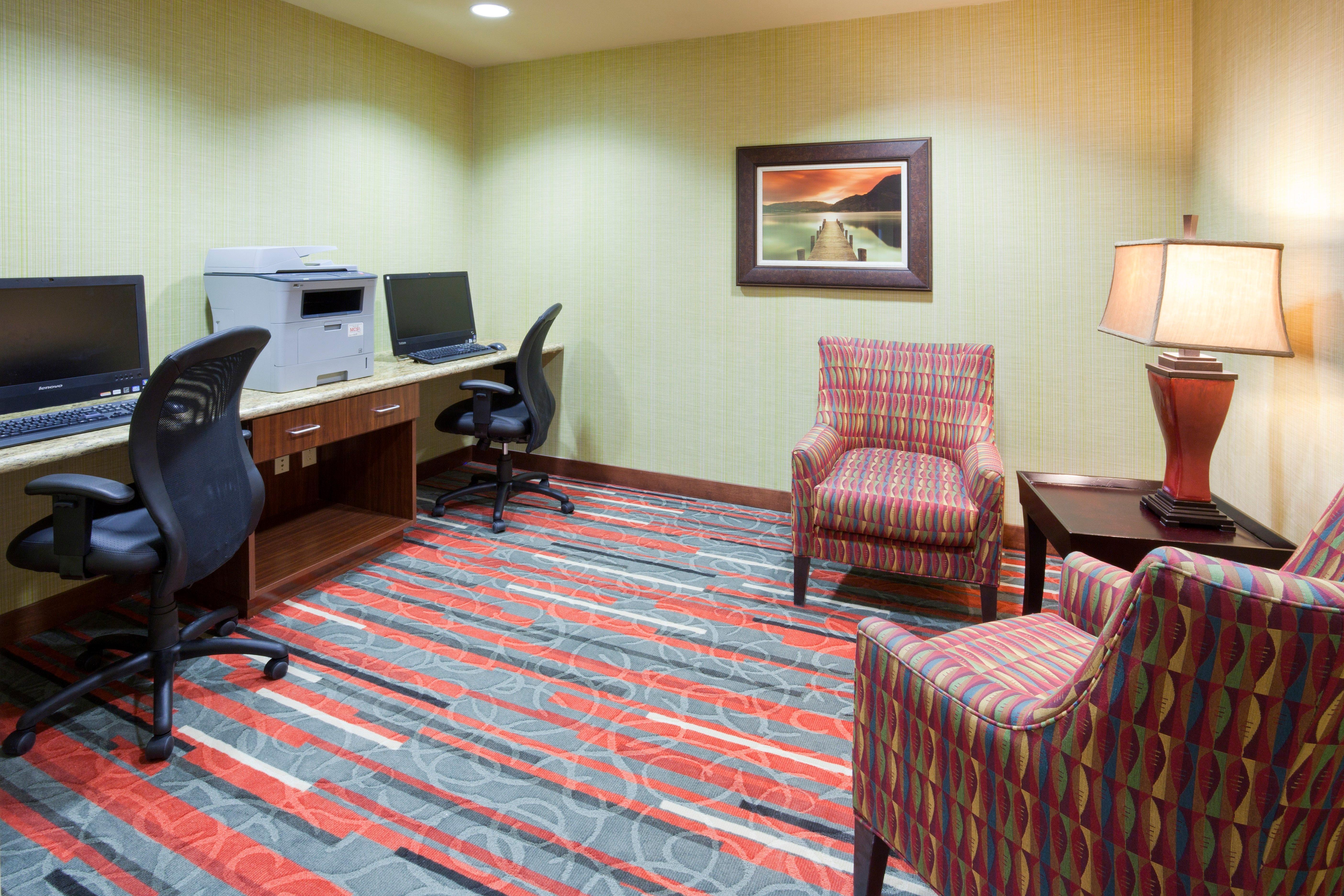 Holiday Inn Express & Suites Bloomington West By Ihg Exterior photo