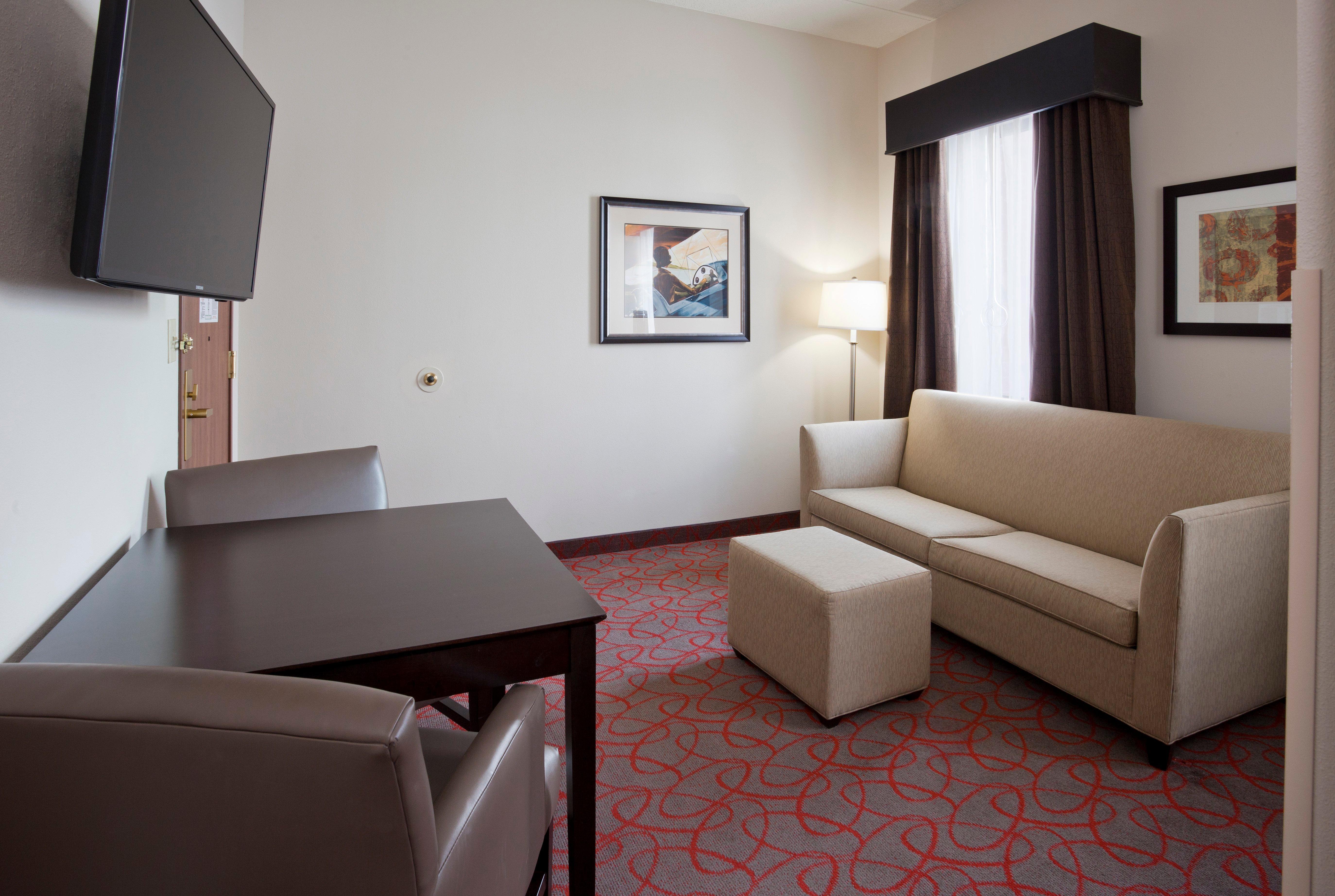 Holiday Inn Express & Suites Bloomington West By Ihg Exterior photo